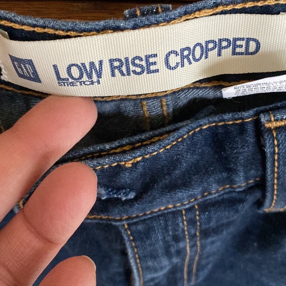 GAP Low Rise Cropped Jeans 98% Cotton 2% Spandex - Picture 3 of 12